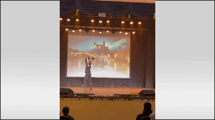    Авторские постановки от Анастасии Волочковой. GIF видео ТГ-канала "Хуже и не скажешь"