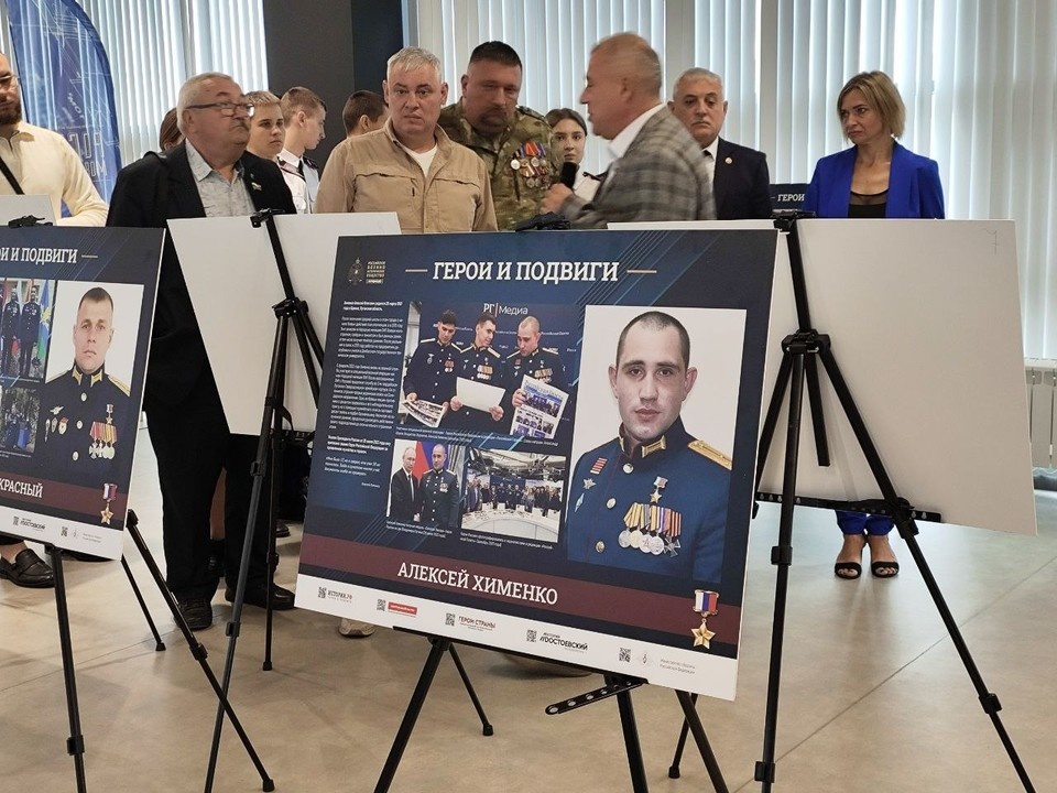    Выставка «Герои и подвиги: мои земляки — Герои России» Александра АНТОНОВА