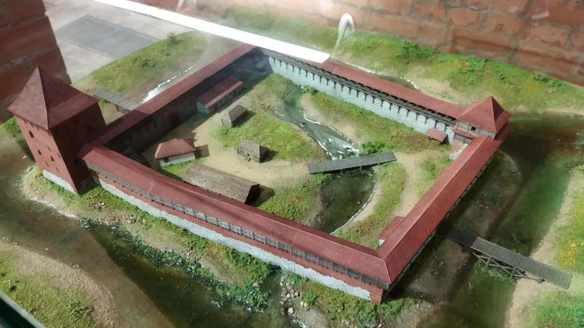 Макет Кревского замка в музее Лидского замка. Июль 2023 г. Фото из личного архива автора.