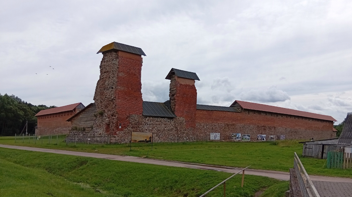 Кревский замок, июль 2025 г. Фото из личного архива автора.