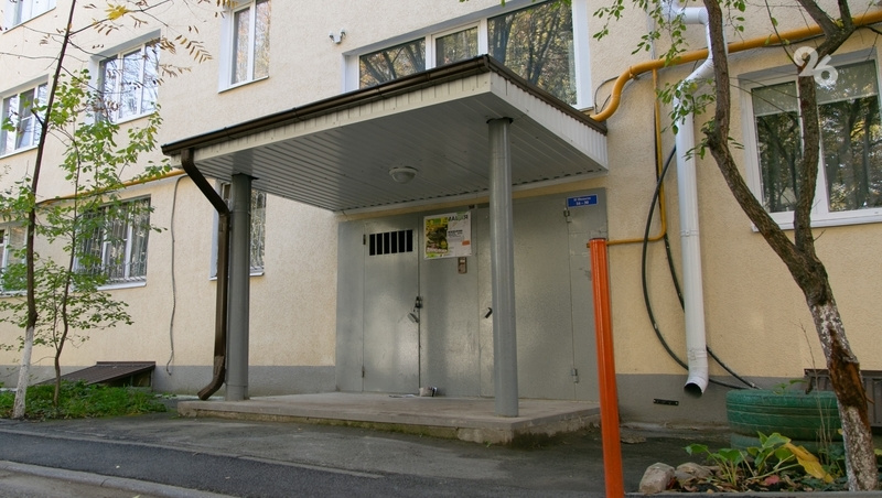    Входные группы двух домов привели в порядок Фото: ИА «Победа26»