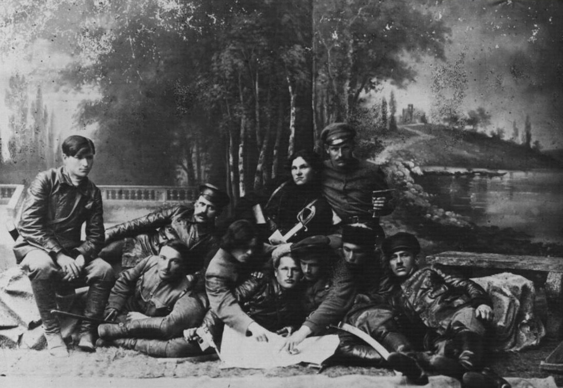    Нестор Махно со своими командирами, 1919 год. Фото: Wikipedia.org/Общественное достояние