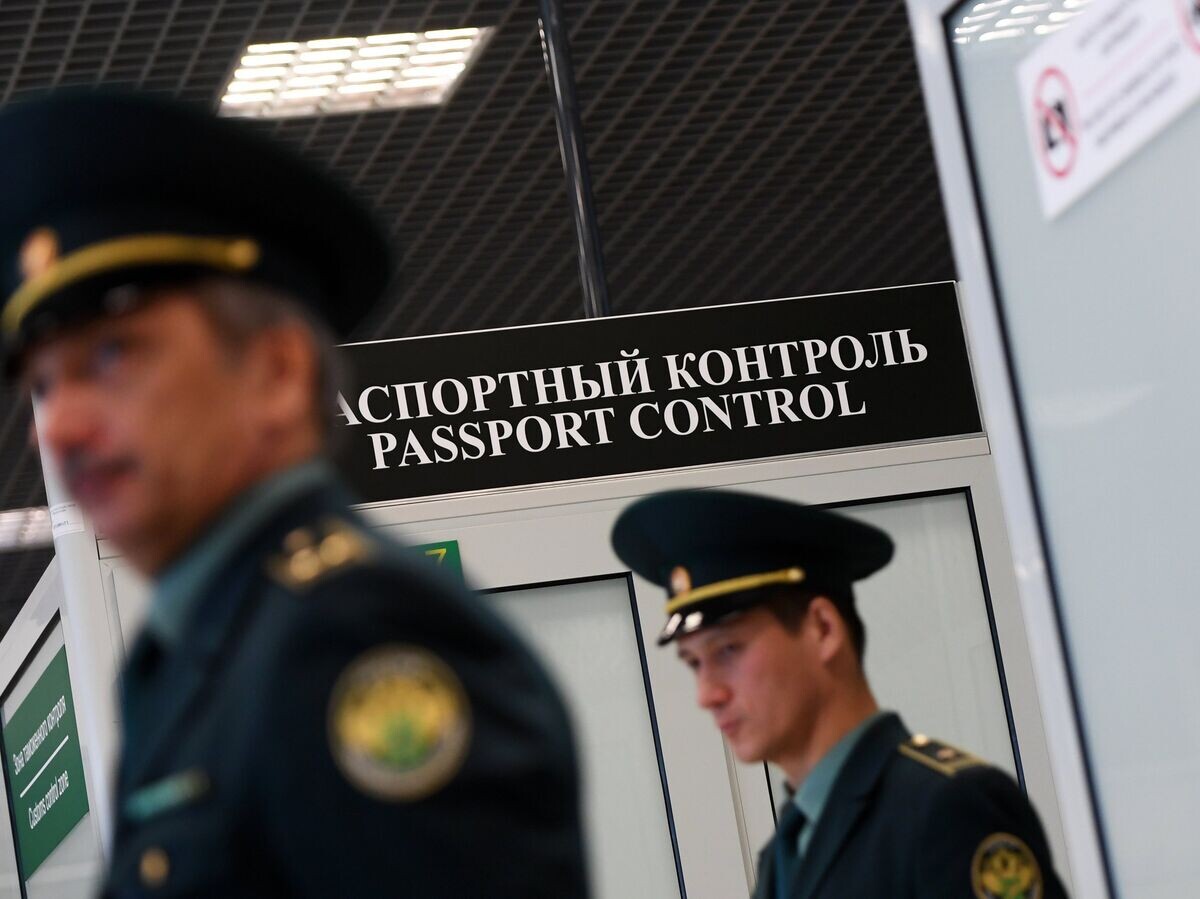    Зона паспортного контроля © РИА Новости . Максим Богодвид