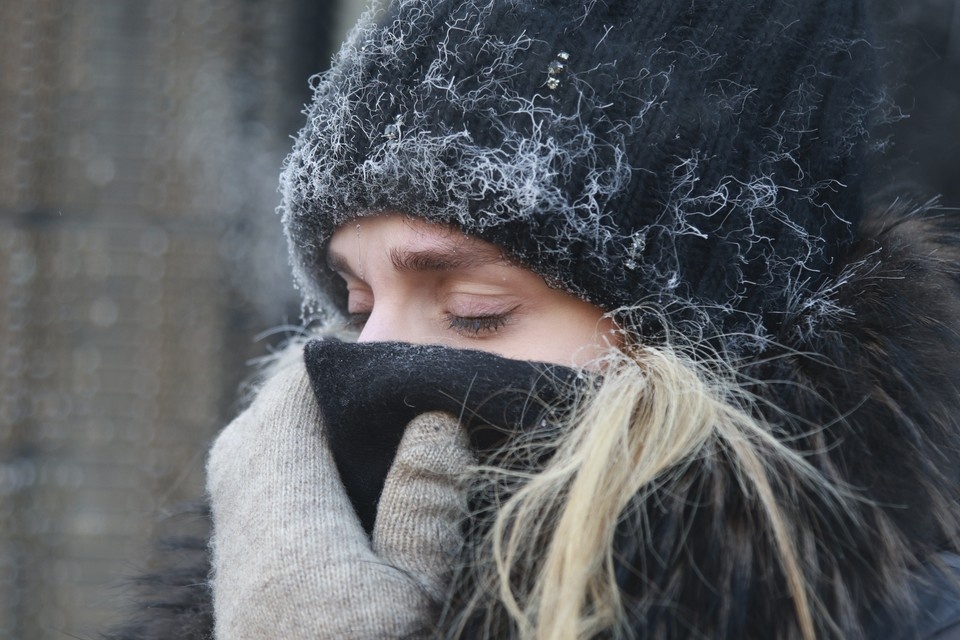    Категорически нельзя растирать поврежденную кожу снегом, спиртом или грубой тканью, а также использовать для согревания горячую воду. Олег УКЛАДОВ