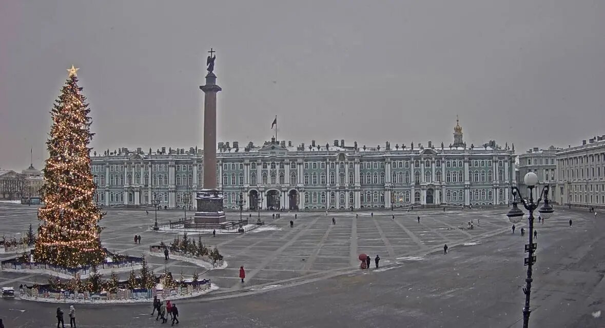    Фото: скриншот видео с онлайн-камеры на Дворцовой площади от трансляции Ростелекома