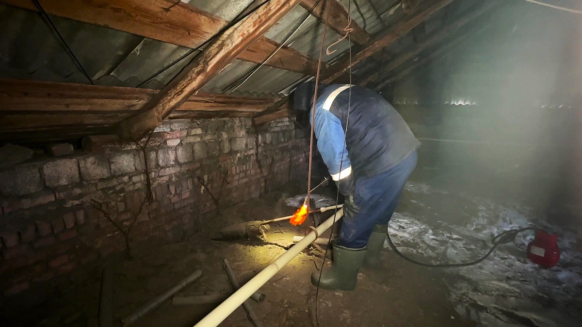    Югорчане восстанавливают теплоснабжение в Макеевке после массового обстрела со стороны ВСУ