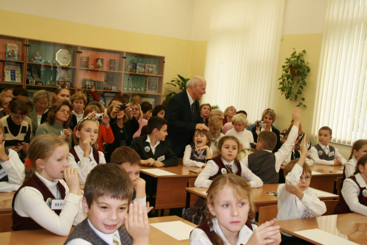 Шалва Александрович Амонашвили с детьми