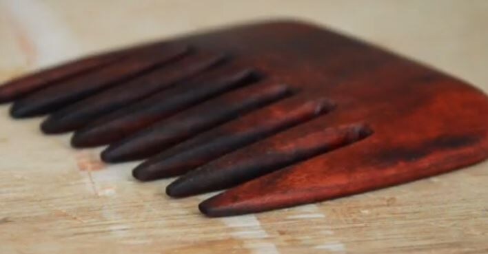 Фото: https://www.instructables.com/From-Tree-Bark-to-Comb/