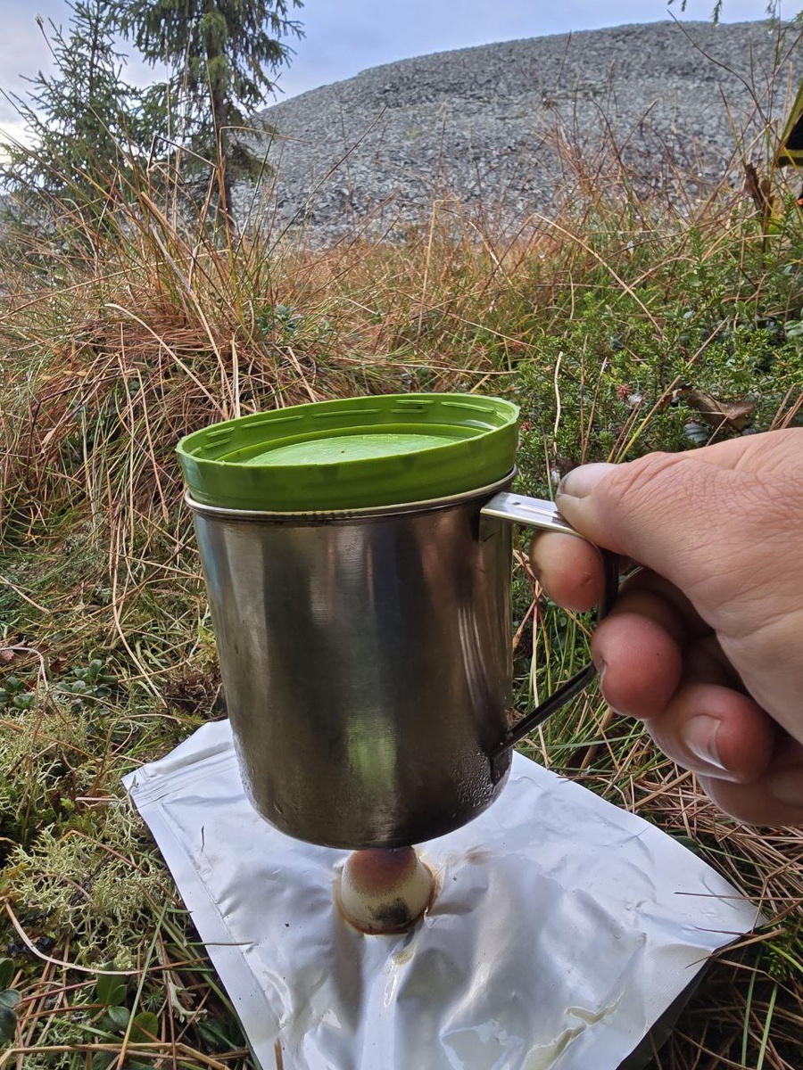 Пытаюсь согреть воду на сухом топливе. Гора Белый камень. БУТ 2025