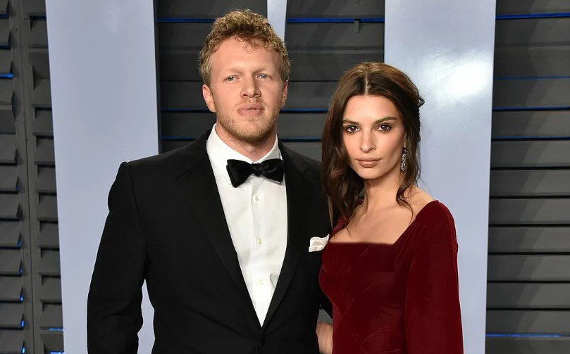 Эмили Ратаковски и Себастьян Беар-МакКлард.