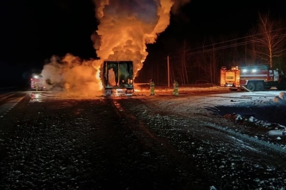    В Самарской области после ДТП огонь уничтожил грузовик Dongfeng