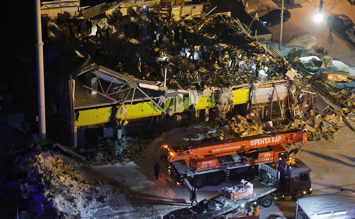 Обрушение торгового центра в Новосибирске.