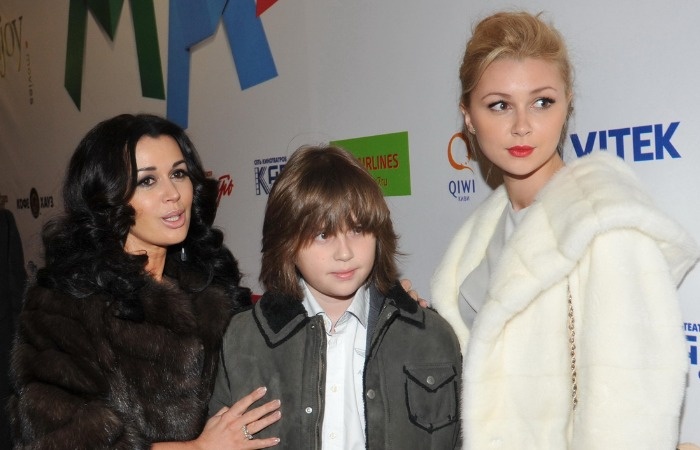 Анна Заворотнюк с мамой и братом.