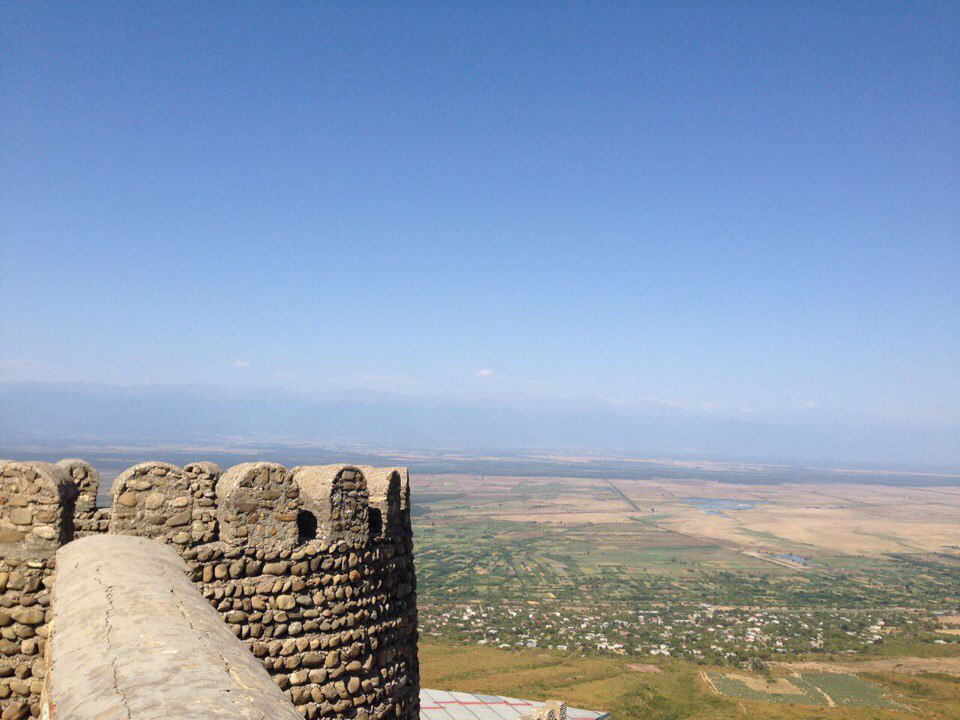 Сигнаги. Вид на Алазанскую долину с крепостной стены