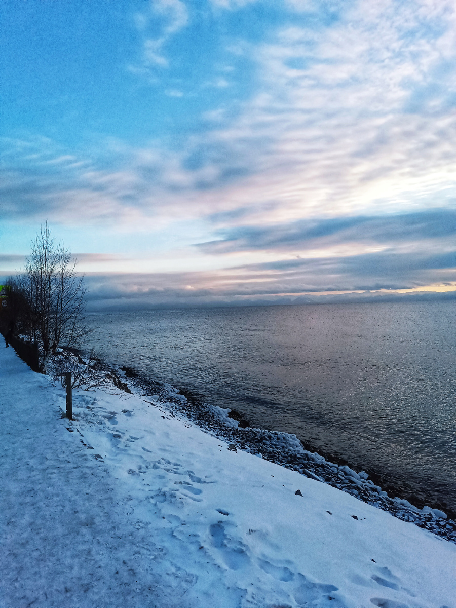 3. оз.Байкал в районе п.Листвянка. Все три фото были сделаны по маршруту Иркутск-Листвянка