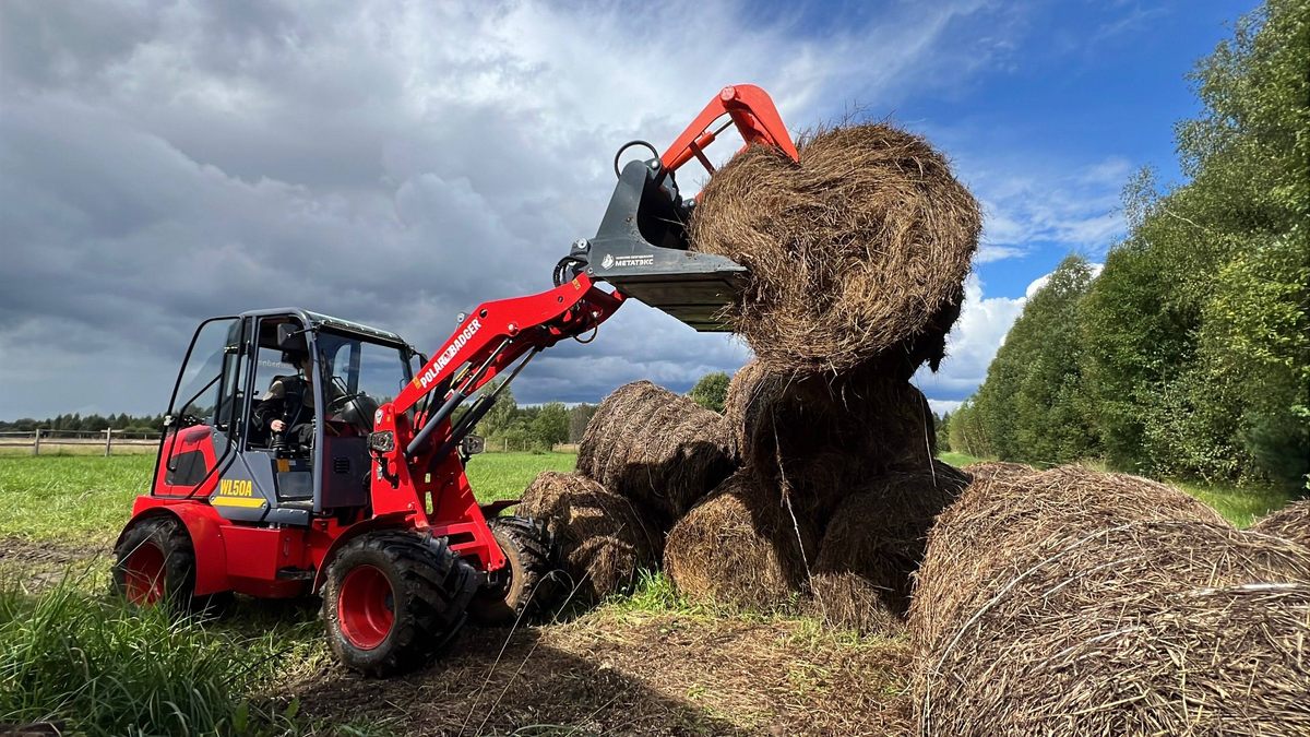 Универсальный погрузчик Polar Badger WL50A и ковшевой захват CB_LFL-950-1800-DB от Метатэкс