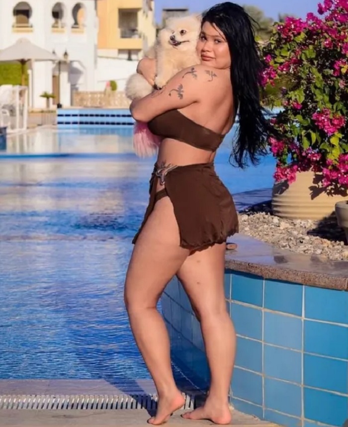 Полина в купальнике