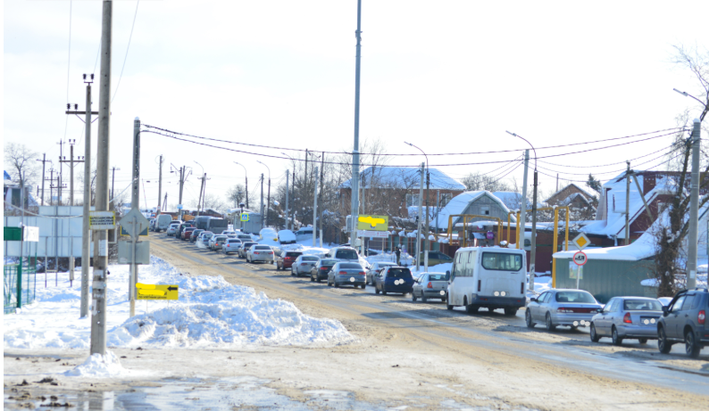 Фото автора. 21.01.2026. Машинки выстроились в ряд. Ждём, нам спешить некуда.