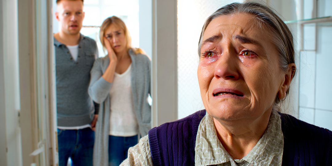 – Она уже старая, ей осталось недолго, потерпи – сказал сын своей жене, а я стояла за дверью