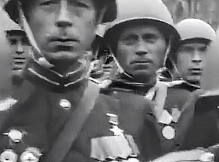 Кировчане - на Параде Победы 1945г. Степан ЛЫЧАКОВ