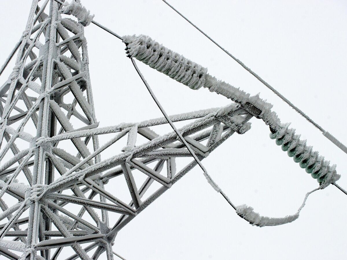    Заснеженные опоры ЛЭП | © РИА Новости / Сергей Мальгавко
