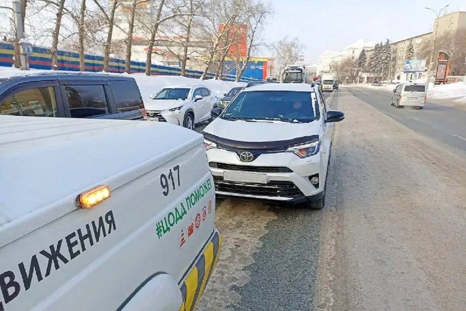    Сотрудник заметил машину с включенной аварийной сигнализацией. Фото: ГКУ НСО ЦОДД
