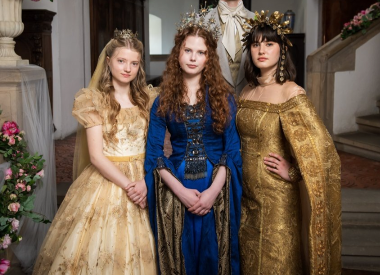 Хотела показать картинку с ВИА "Гра", но Дзен подкинул кадры из фильма "Три принцессы": замечу, 2024 года! Рыжая, брюнетка и блондинка. Вот до чего стереотипы живучи!