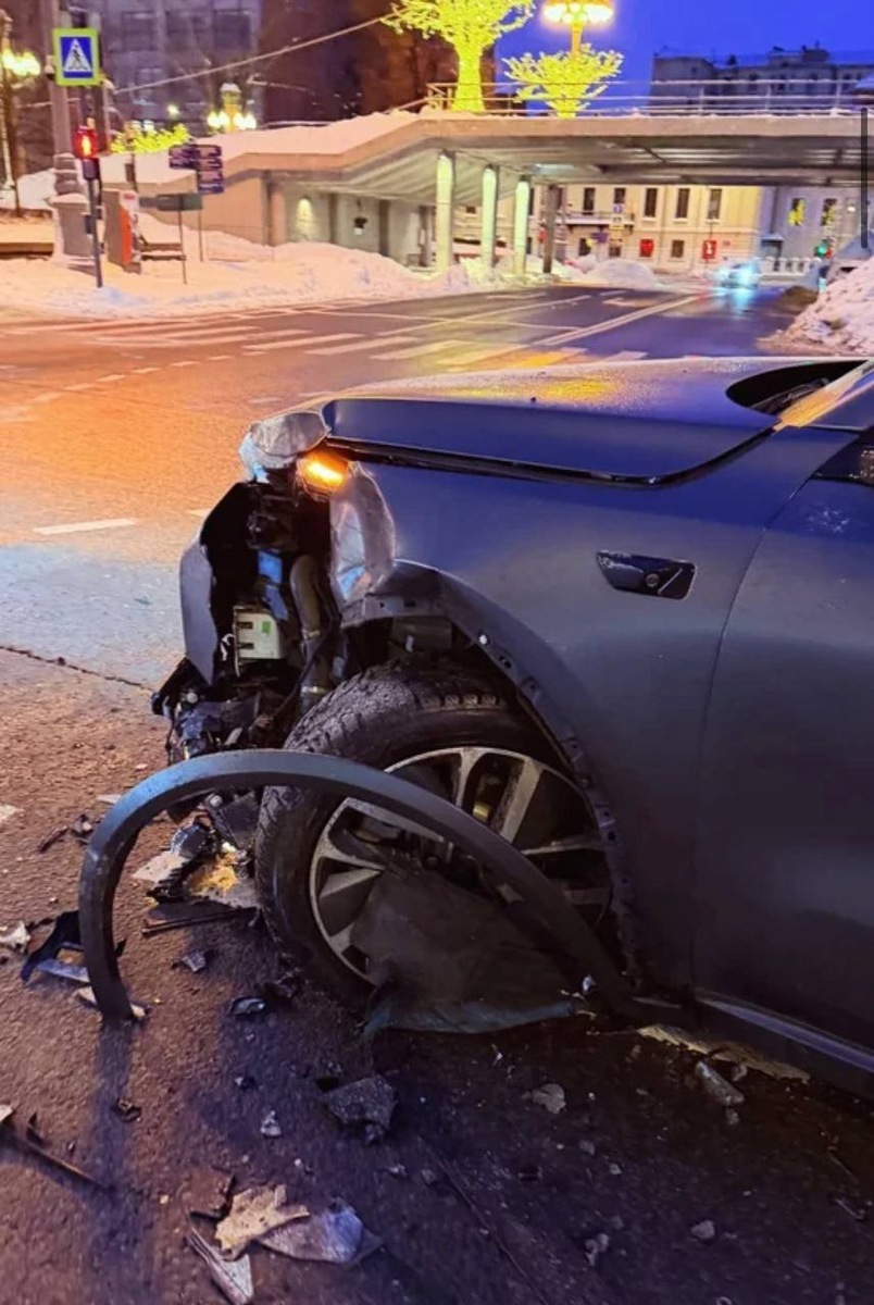    Певица показала разбитый автомобиль