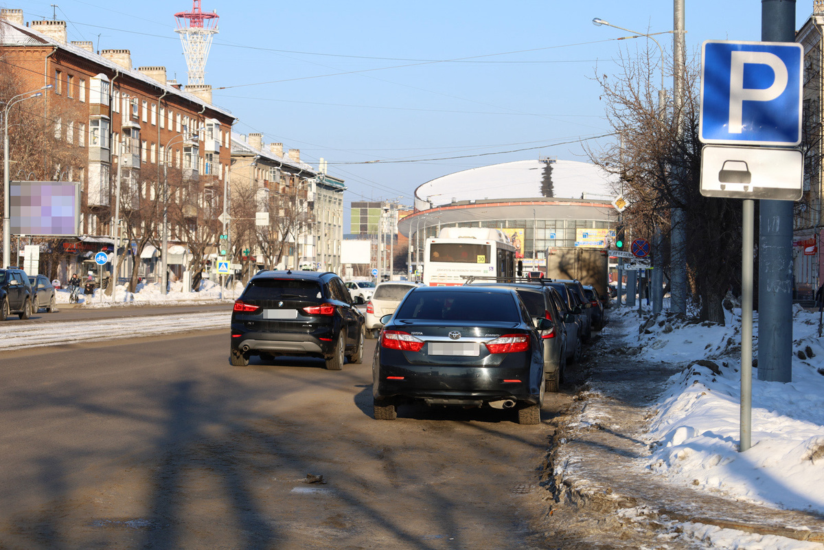 В холода многие агрегаторы открыто советуют воспользоваться общественным транспортом.  Фото: ФедералПресс / Елена Майорова
