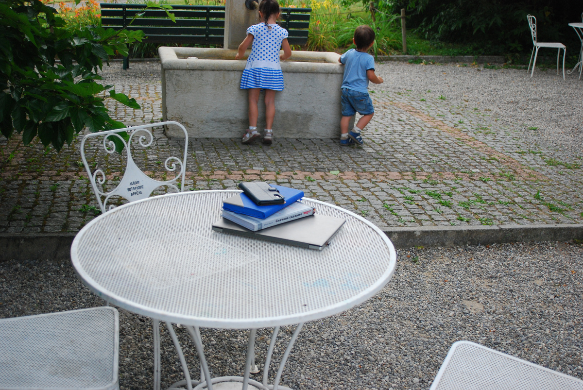 Я с двумя детьми, в чужой стране, без связей и поддержки. Перспективы так себе