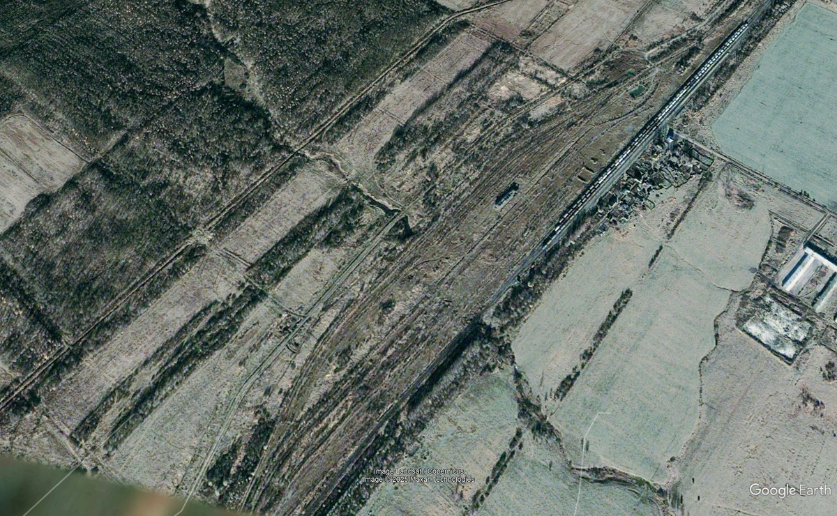 снимок бывшего, грузового парка, ст 64-км. Фото Maxar 2001г.