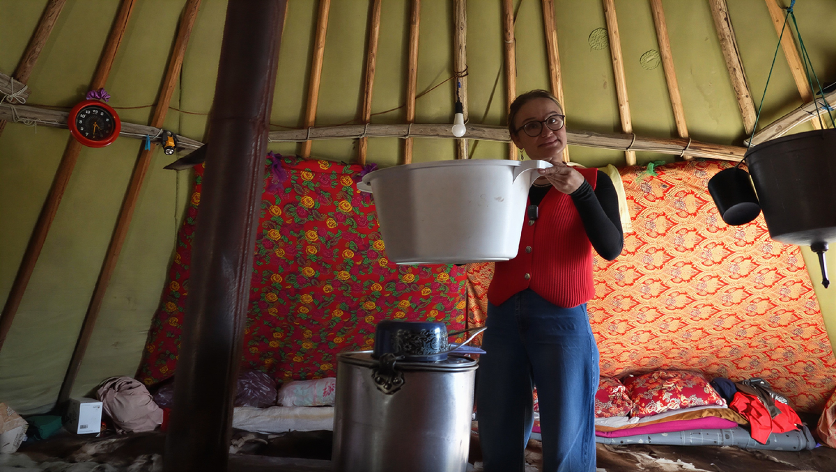 Кадр из программы «Изьватас олэм | Как моются в чуме? Разоблачаем мифы о гигиене оленеводов»/АНО «Ямал-Медиа»