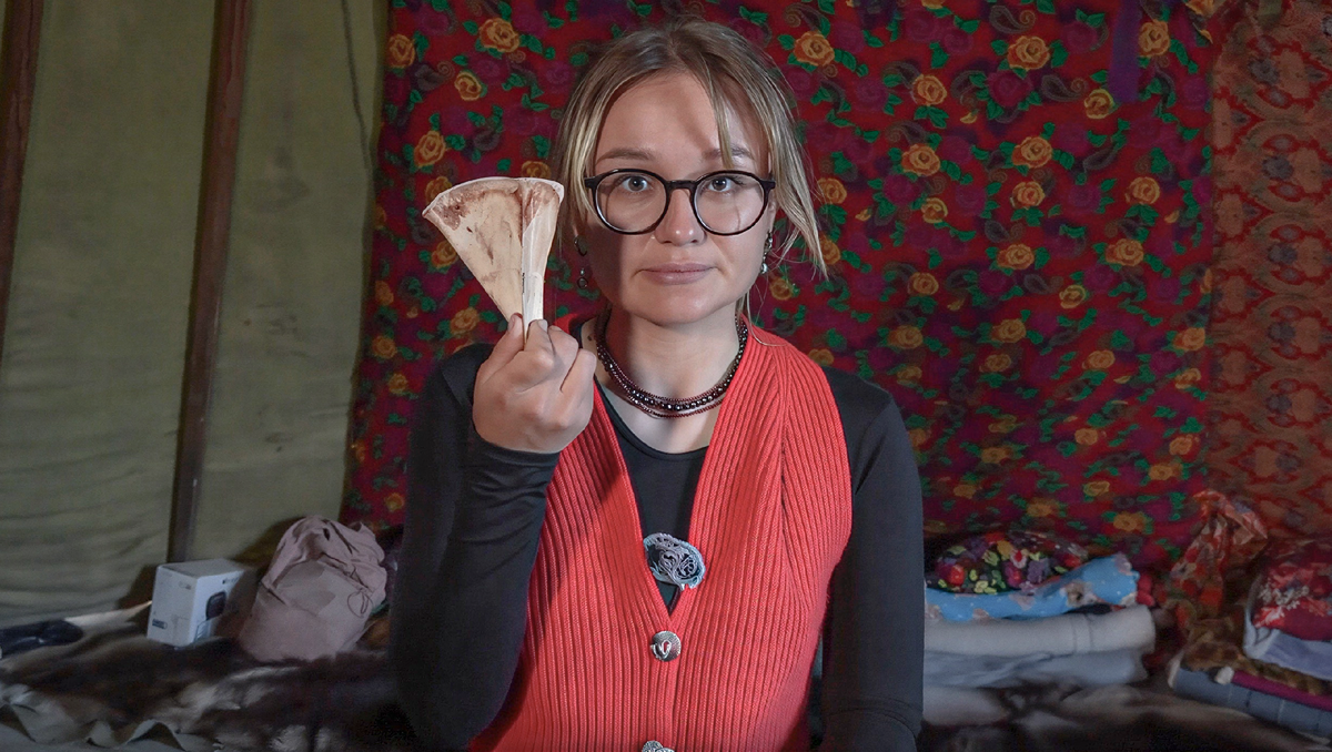 Кадр из программы «Изьватас олэм | Как моются в чуме? Разоблачаем мифы о гигиене оленеводов»/АНО «Ямал-Медиа»