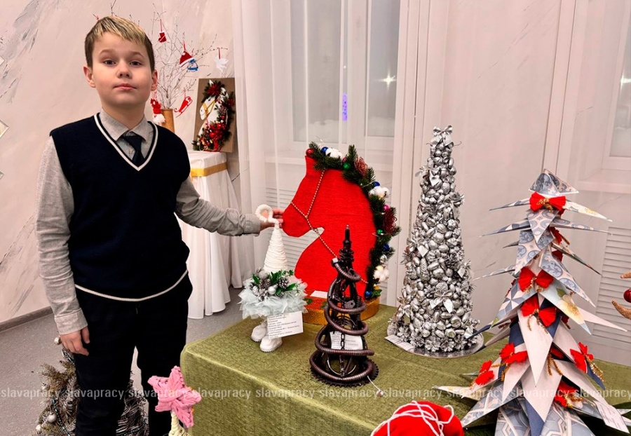     От ретро до хай-тека: итоги районного конкурса "ТехноЕлка" подвели в Копыле