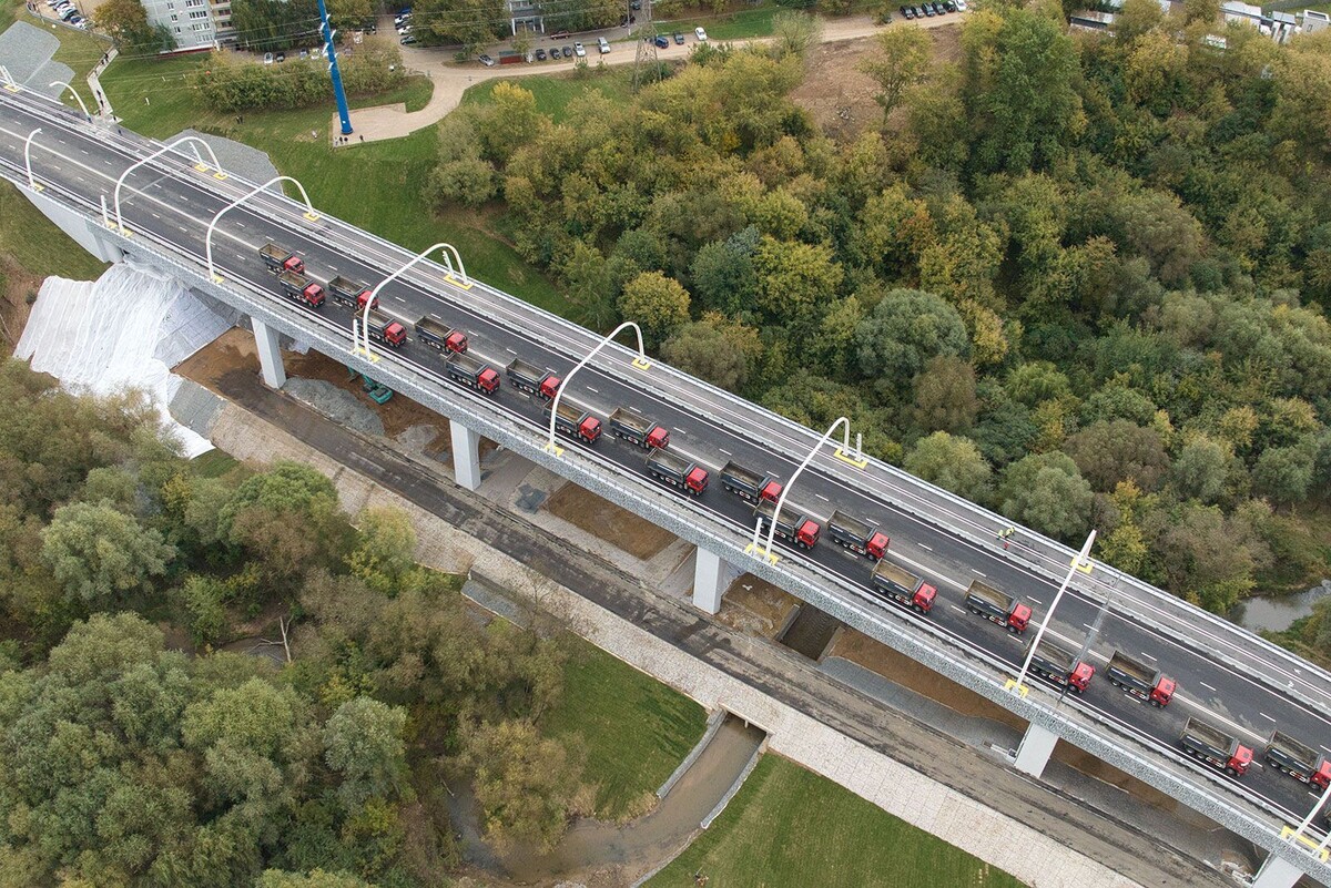   В Москве в 2025 году построили три новых автомобильных моста