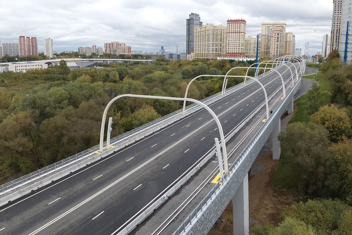    В Москве в 2025 году построили три новых автомобильных моста