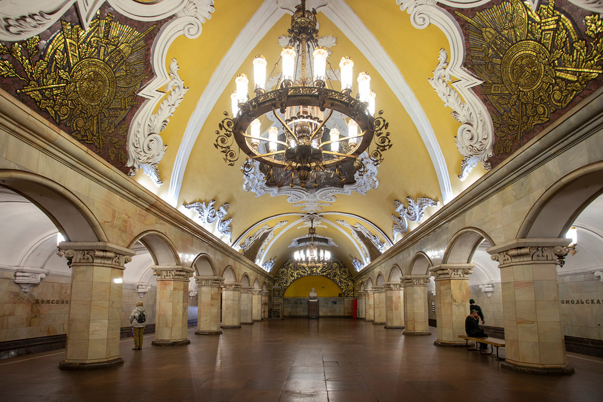    Станция метро «Комсомольская»