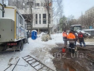 В центре Уфы устраняют серьезную утечку воды