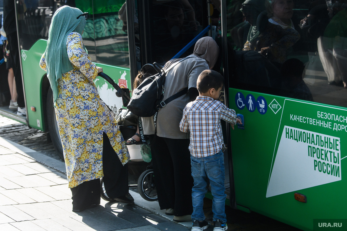 Новый механизм контроля зя детьми мигрантов заработает с 28 января. Фото: Илья Московец © URA.RU