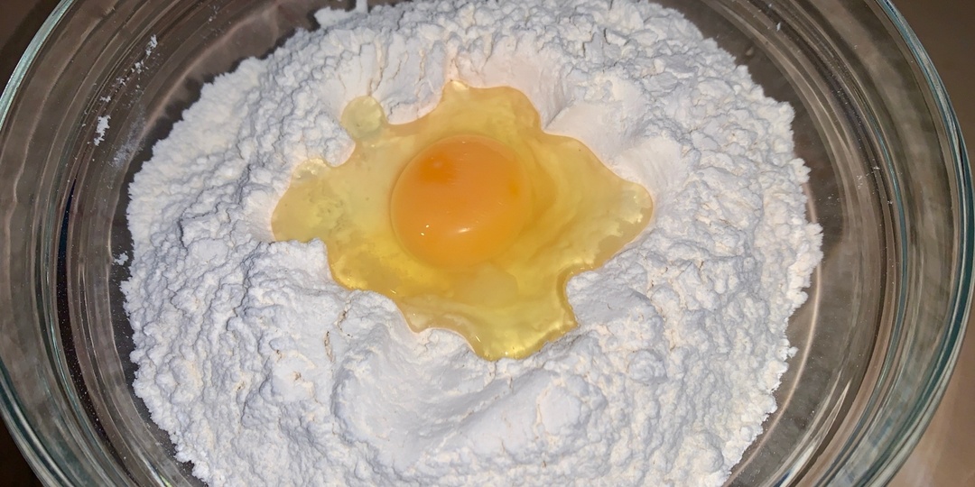 Нужно ли взвешивать яйца для рецептов. И почему они обычно написаны штучно а остальные продукты в граммах