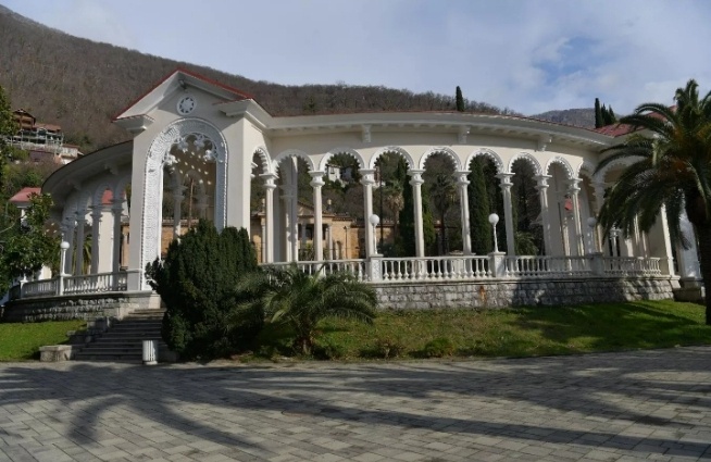 Гагрская колоннада 