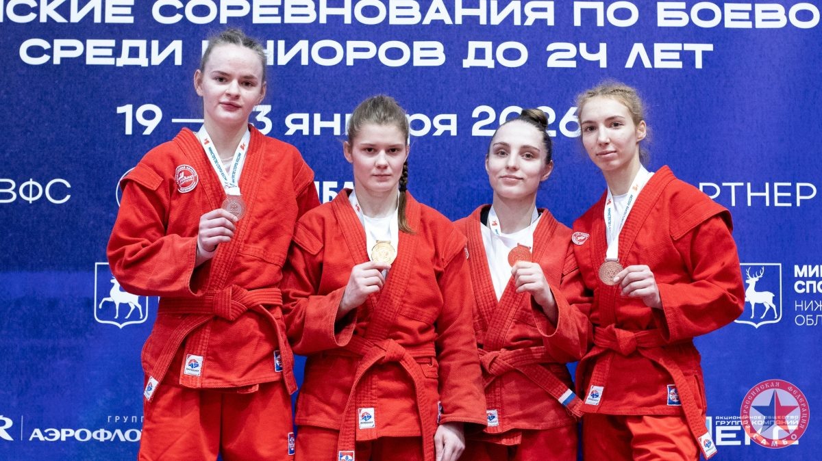    Софья Циброва (вторая слева) – единственная наша землячка, занявшая первое место