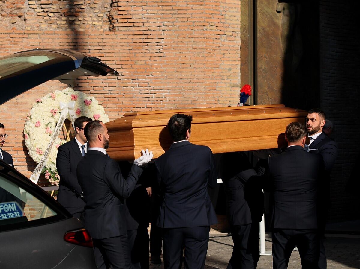    Похороны модельера Валентино Гаравани | © Getty Images / Ernesto S. Ruscio