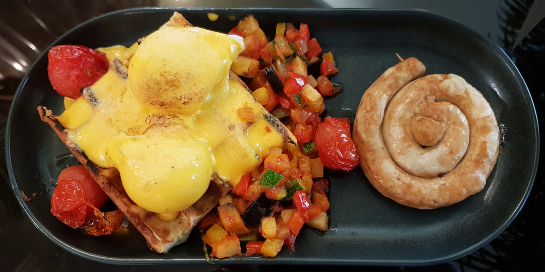 Фестивальный завтрак и интерьер в АртБаре отеля "CONTINENTAL"