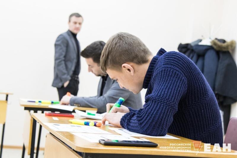    ЕАН. Студенты за партами