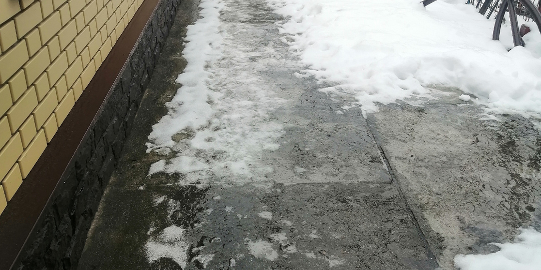 23 января , на улицах гололед.