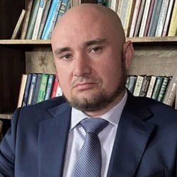    — Считаю необходимым водить старшеклассников и студентов на ознакомительные экскурсии в тюрьмы и колонии. Думаю, это было бы хорошей профилактикой преступлений, — подчеркнул Руслан Нагиев.