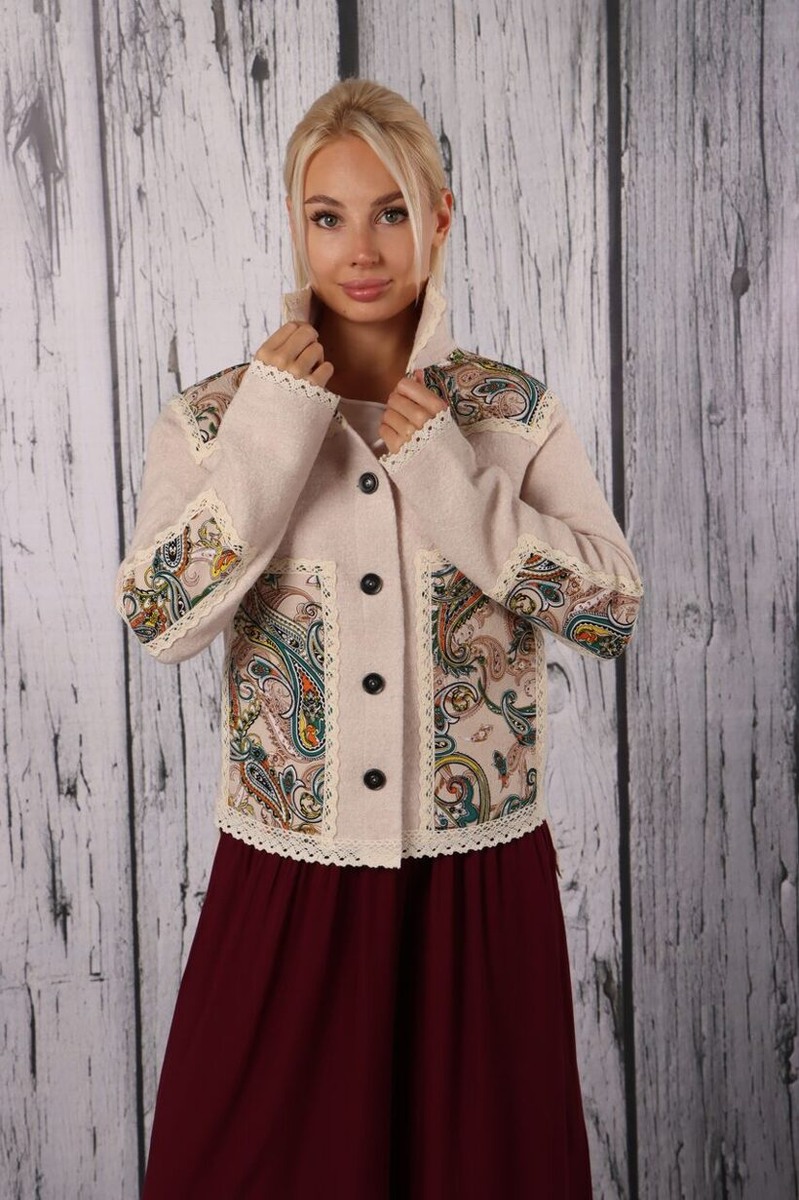 На модели: жакет "Зара" из шерсти с декором, цвет бежевый