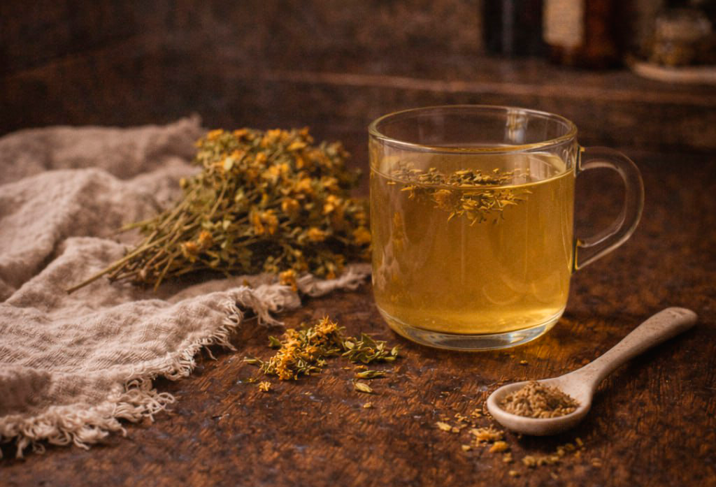 Чай из зверобоя: когда нервной системе нужна тихая опора