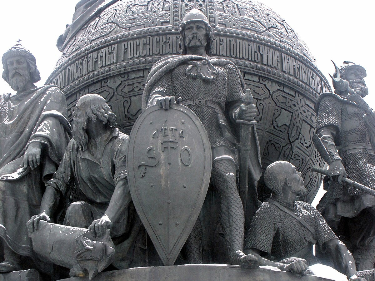 Фрагмент памятника "Тысячелетие России", основание русского государства